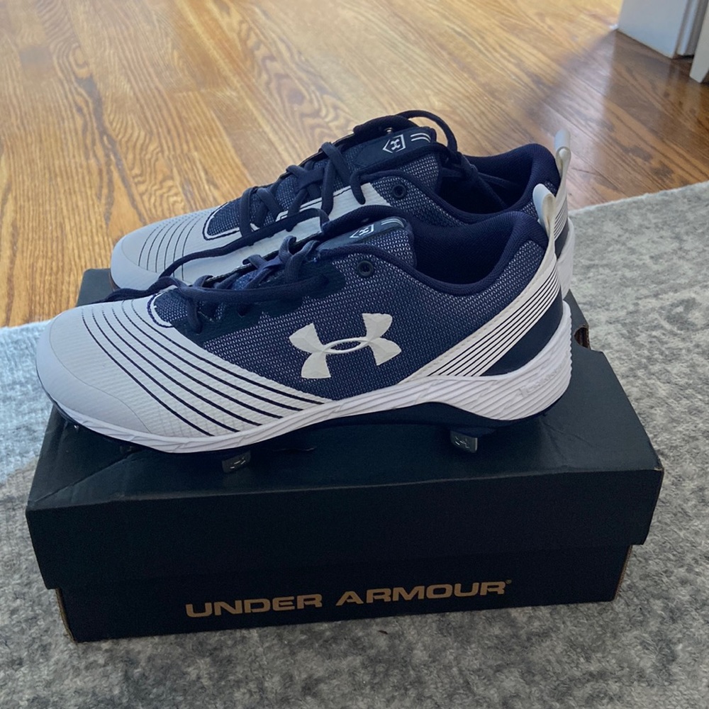 New Women’s Under Armor metal softball cleats size 7